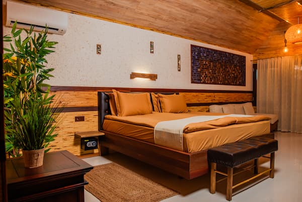 Minimum stay package